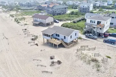 Image de Dog-friendly beachfront house with deck, W/D, community pool, & central Ac
