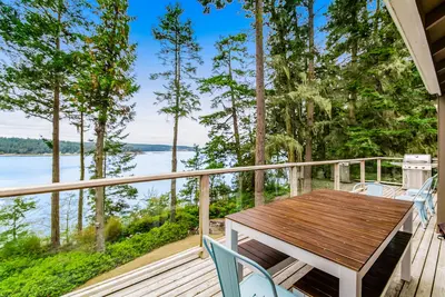 Image de Dog-friendly waterfront home with furnished deck, patio & beach access