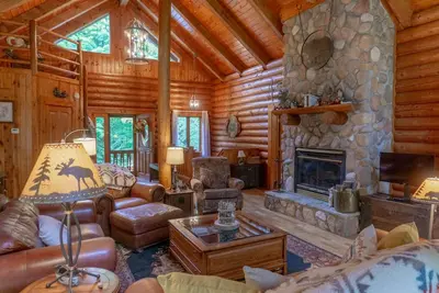 Image de The Nodding Bear - Spacious Log Cabin