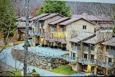 Image de Blue Ridge Village (across from Sugar Mountain Ski area)  fireplace, fire pit