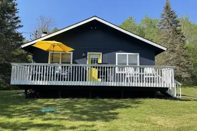 Image de Cozy year round retreat! Close to skiing, hiking and swimming.