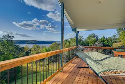 Image de Spacious Norfork Lake Home: Game Room + Views!