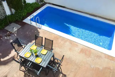 Image de Belle maison de vacances avec climatisation, piscine privée, Wifi, Tv, terrasse et parking