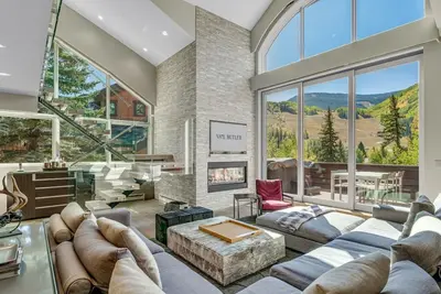 Image de Tyrolean Penthouse in Vail Village - amenities access, walk to everything! Available for Nye!