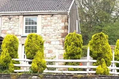 Image de 2-Bed Cottage in in Welsh Valley Nr Swansea
