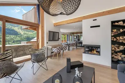 Image de Chalet moderne à Méribel : jacuzzi, sauna, 6 chambres, proche centre et navette