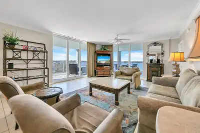 Image de Osprey 403-3br/3. 5 Large Corner Condo with wraparound deck! ! Great Location!