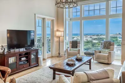 Image de Designer Condo with Panoramic Gulf Views. Across from Heated Community Pool.