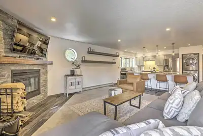 Image de Frisco Condo w/ Pool Access: Walk to Main Street!