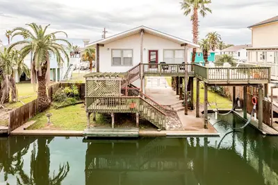 Image de New To The Market  - Canal Vista Waterfront Canal Location - Sleeps 7