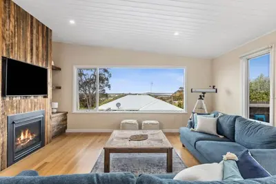 Image de Driftwood Water Views: With Fire and Pet-Friendly