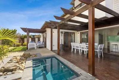 Image de Sunset Haven: Golf, beach, spa and fire retreat