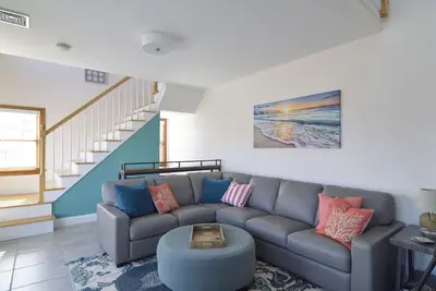 Image de Updated & spacious 4bd/2bth on Plum Island - 2 min walk to beach