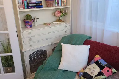 Image de Newly remodeled, walking distance to town, close to Msu and hospital, cozy porch
