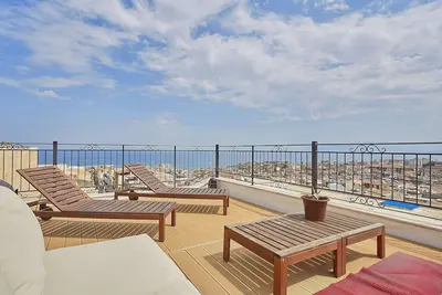 Image de Old penthouse with beautiful sea view terraces