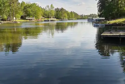 Image de Beard Bungalow: Lakefront Home on Lake Greenwood - Cross Hill, Sc