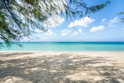 Image de White Sands 3 - Secluded, Romantic Beach Front Condo on Seven Mile Beach