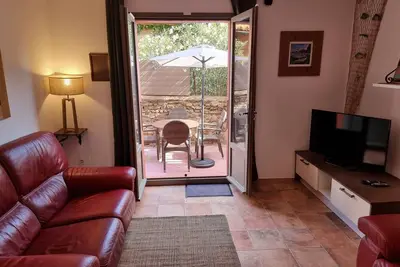 Image de Classé 5 étoiles, T2 de 60m2, quartier des peintres, calme, patio privé
