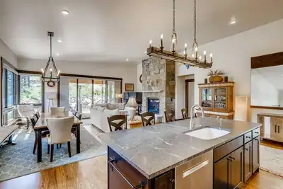 Image de Adventure Retreat - Luxury Mountain Rental, Pet Friendly