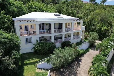 Image de CasaBlanca: Northside Villa w\/ Maid