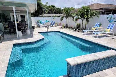 Image de **New Listing and New Pool** Walk or Bike To Indian Rocks Beach.