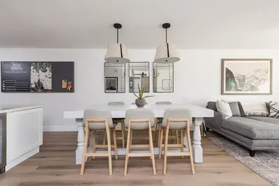 Image de Ultra-Clean, Designer Condo in Downtown Scottsdale