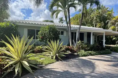Image de Bright and Breezy Beach House