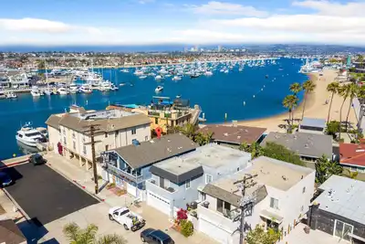 Image de Beach to Bay View Townhouse - Steps to Everything!