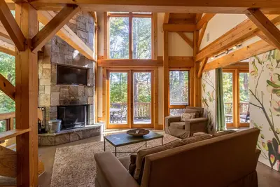 Image de Modern Cedar Rock Townhome at Eagles Nest - Front of the mountain, hot tub, firepit, pool table!