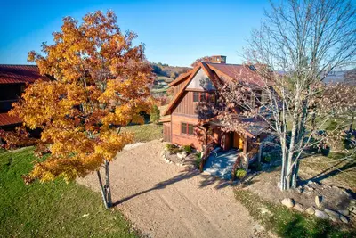 Image de Northern Exposure at Eagles Nest - Views! Covered porch, walk to the Winery and Sportsmans Lodge!