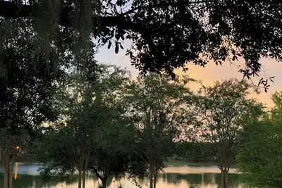 Image de Rare find- Peaceful lakeview villa that's close to it all!