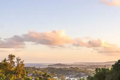 Image de The Vista - Sunny designer abode w 180° waterviews