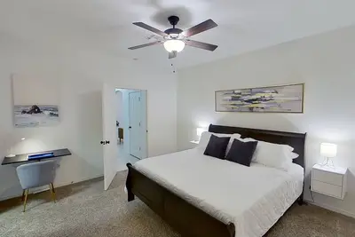 Image de Cozy fully renovated 3 bedroom 3 bathroom with am garage home