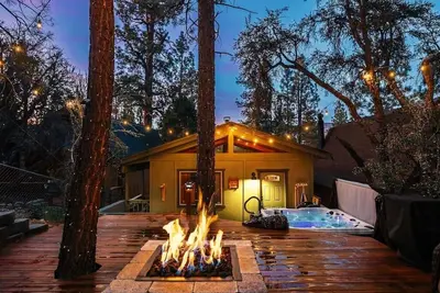 Image de Hot Tub • Fire Pit • 3 Decks • Amazing Views • Underneath The Stars Big Bear