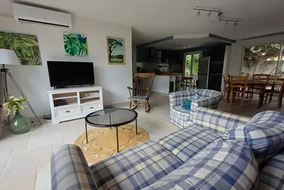 Image de Maison climatisée A Armissan Proche De La PINÈDE avec sa piscine privée
