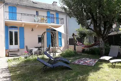 Image de Agréable maison proche commerces et aire de jeux avec piscine municipale