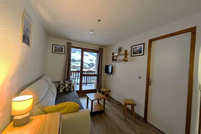 Image de Appartement cosy à Arêches, 50m des pistes, terrasse ouest et piscine l'été