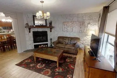 Image de Valley Condo 121 - WiFi - Wood-Burning Fireplace - Washer/Dryer - Hot Tub - Play
