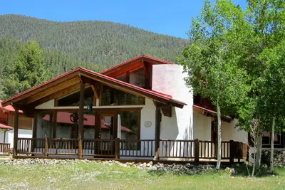 Image de Ski View Chalet - In Town - New Property - Pet Friendly