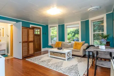 Image de Spacious Spunky Multi-Level Unit Near Fremont – Perfect for Your Seattle Getaway!