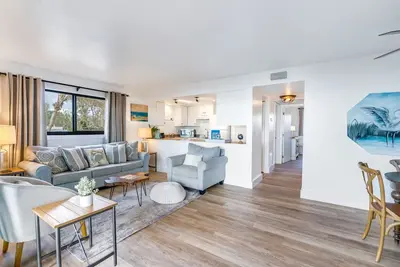 Image de Stunning Views Casual Lux Décor - Directly on the Beach Jensen's “On the Gulf” North Beach 2