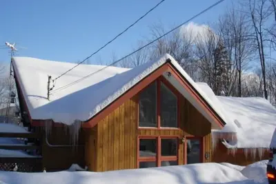 Image de All New & Gorgeous Kitchen, 3 Baths - Mt Snow - Game Room - Fireplaces - Jacuzzi