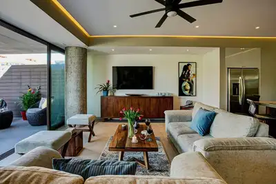 Image de Luxurious Oceana Condo with Bay View on Restaurant Row, Steps to the Beach