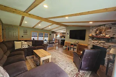 Image de Beautifully fully remodeled cabin in the woods