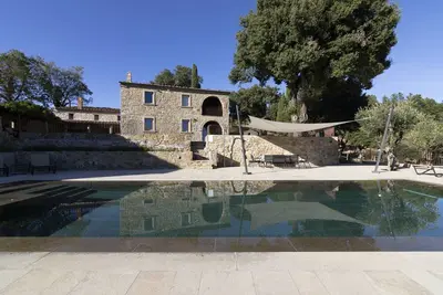 Casa Vecchia: Luxurious villa with shared pool, tennis court & stunning views!