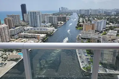 Image de Two bedbroom ocean and intercoastal view