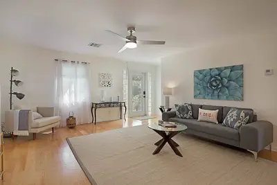 Image de Crisp Coastal Home - Uber Popular Northwood Neighborhood of West Palm Beach