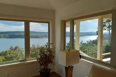 Image de Amazing Lake and Mountain View on Coronado Lakefront Home