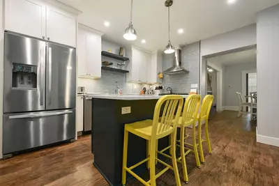Image de Amazingly Homey w\/Garage + Outdoor Space! 5b\/2b
