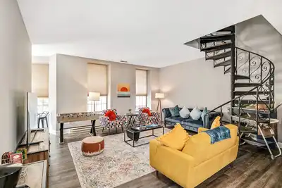 Image de Dreamy & Cozy Downtown Home with In Law Suite